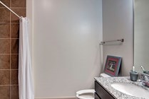 Riverfront-Village-Apartments-Near-University-of-Alabama-Bathroom